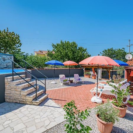 Apartment With Pool Višnjan מראה חיצוני תמונה
