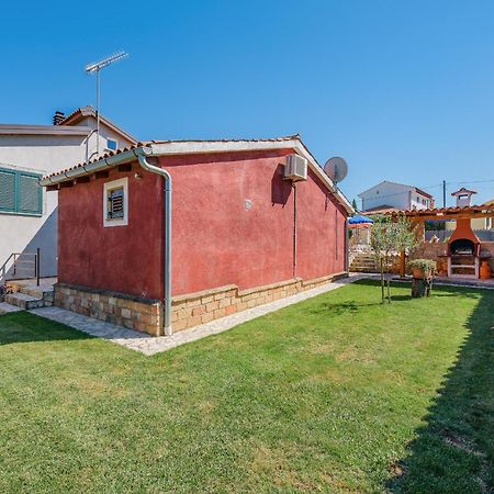 Apartment With Pool Višnjan מראה חיצוני תמונה