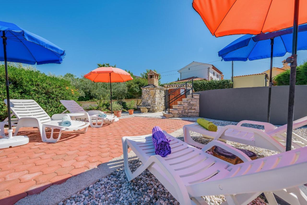 Apartment With Pool Višnjan מראה חיצוני תמונה
