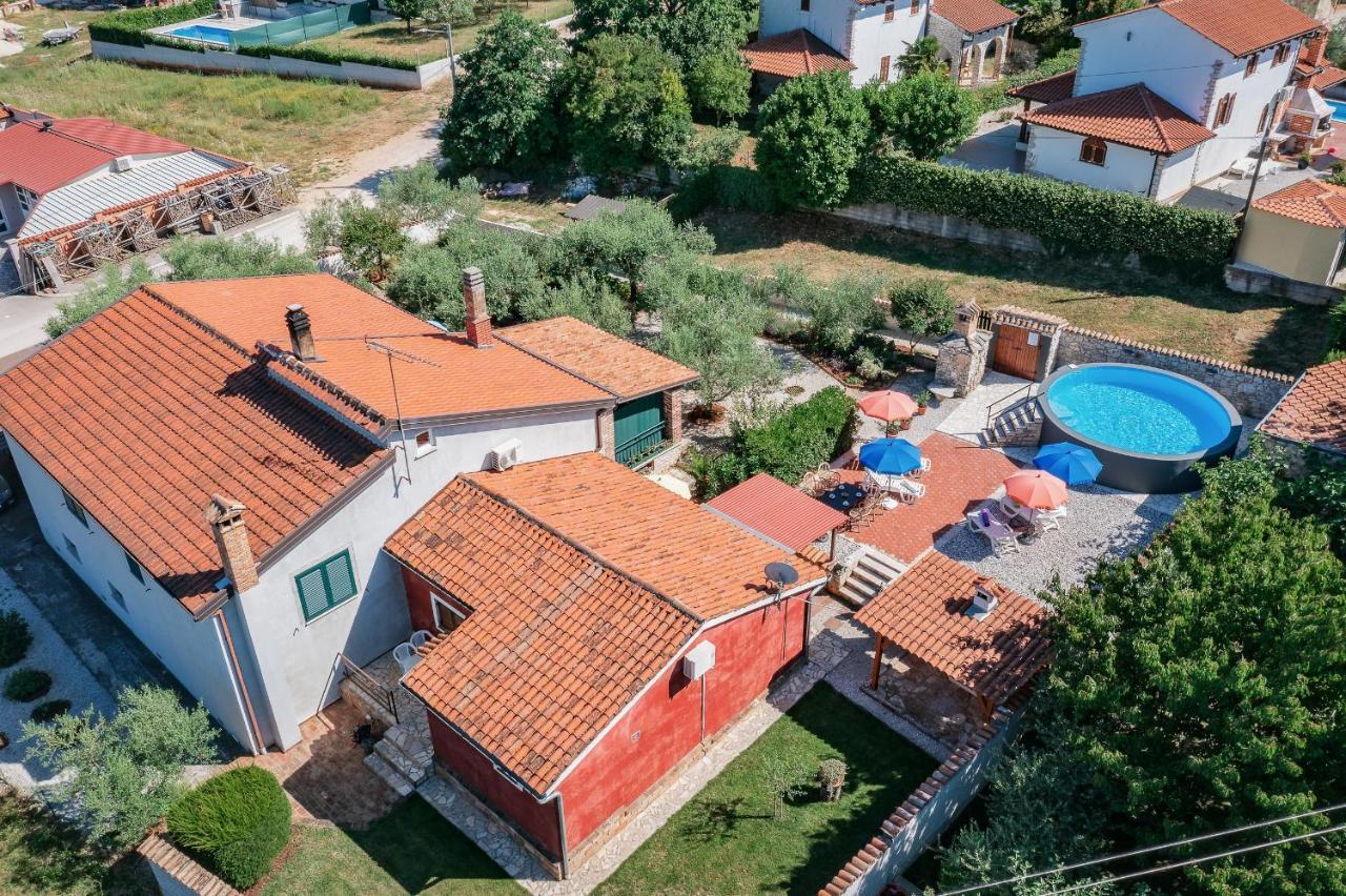 Apartment With Pool Višnjan מראה חיצוני תמונה