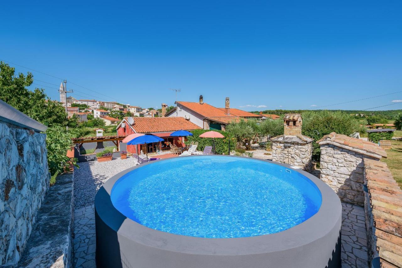 Apartment With Pool Višnjan מראה חיצוני תמונה