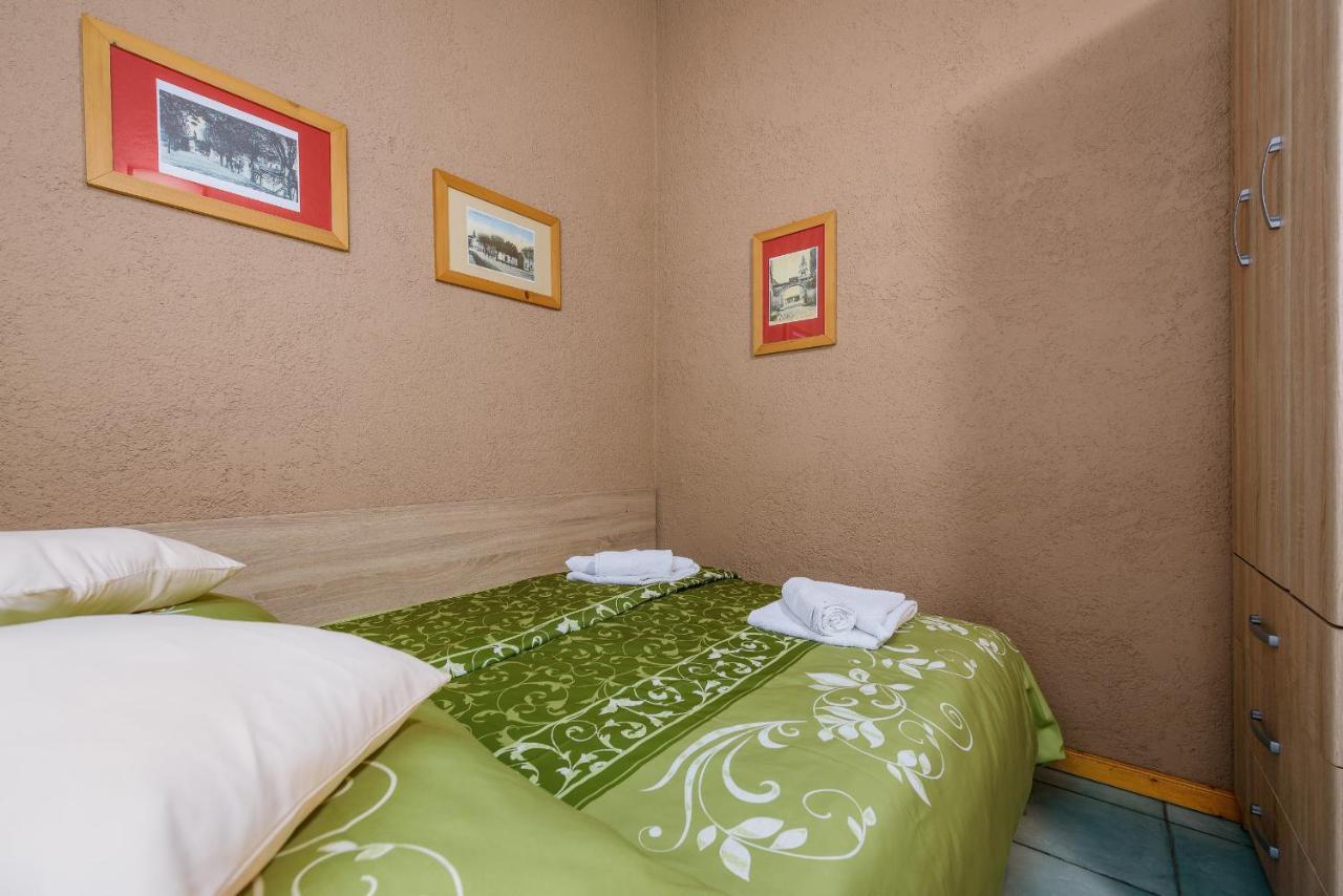 Apartment With Pool Višnjan מראה חיצוני תמונה