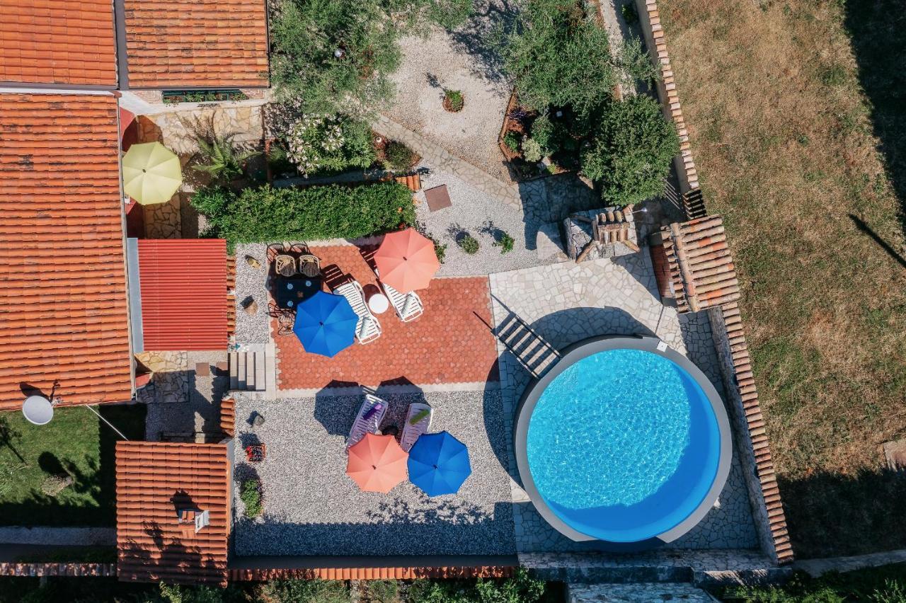 Apartment With Pool Višnjan מראה חיצוני תמונה