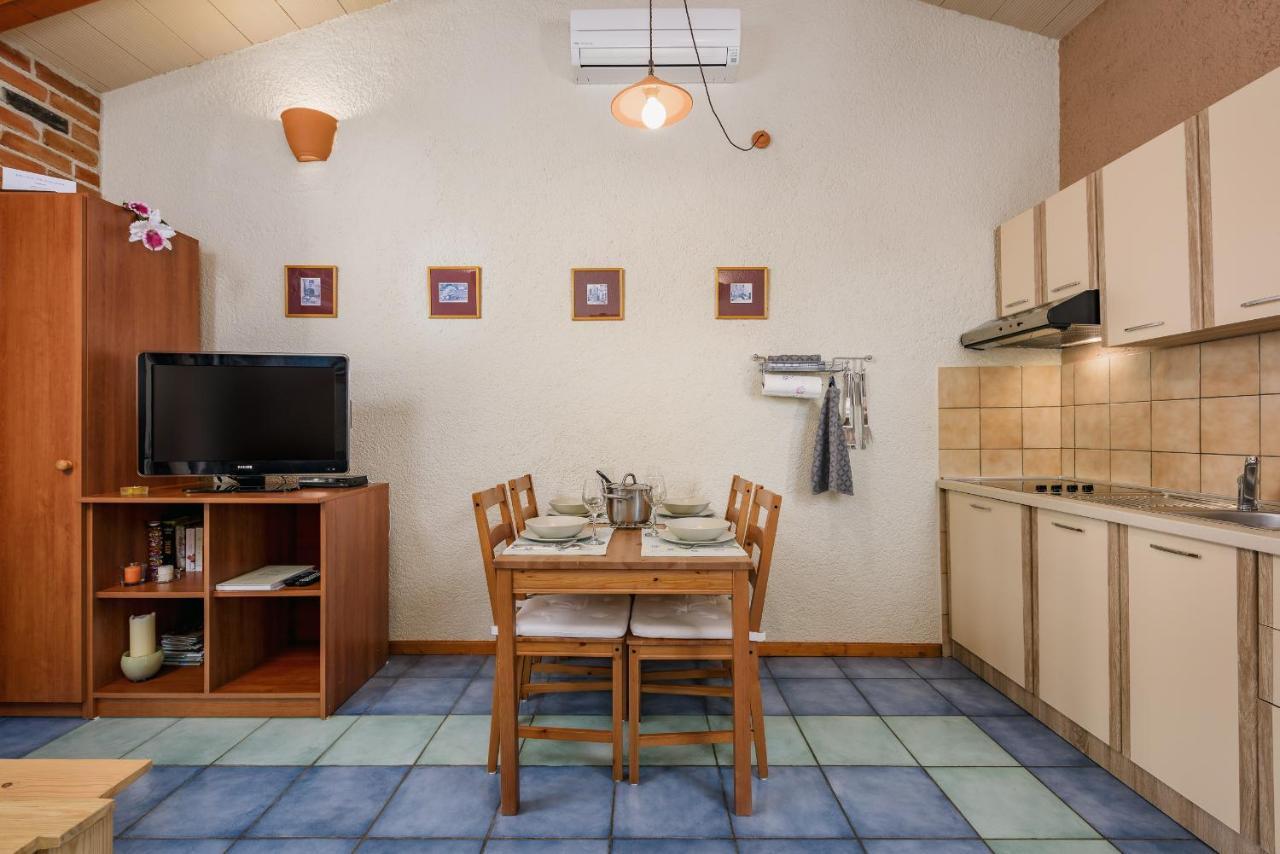 Apartment With Pool Višnjan מראה חיצוני תמונה