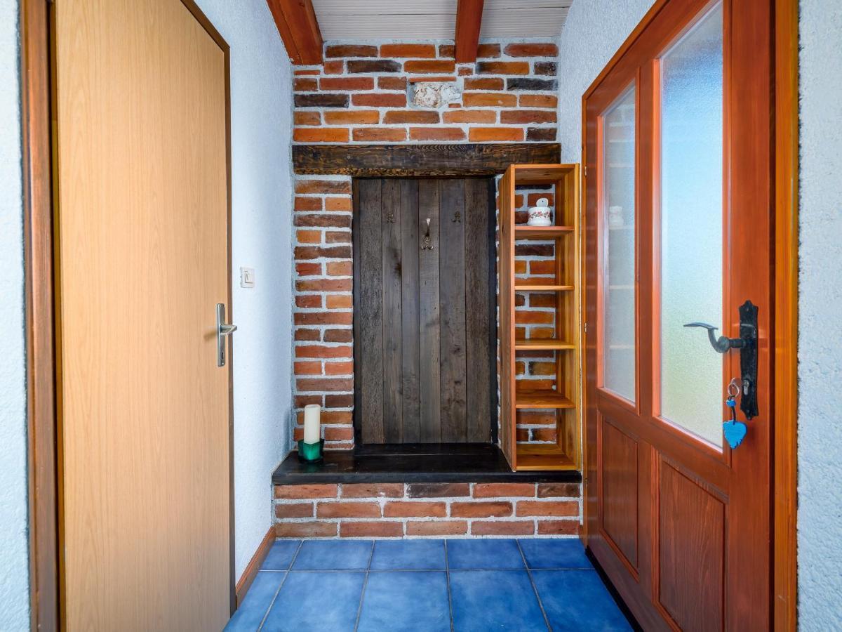 Apartment With Pool Višnjan מראה חיצוני תמונה